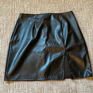 Medium Black leather skirt